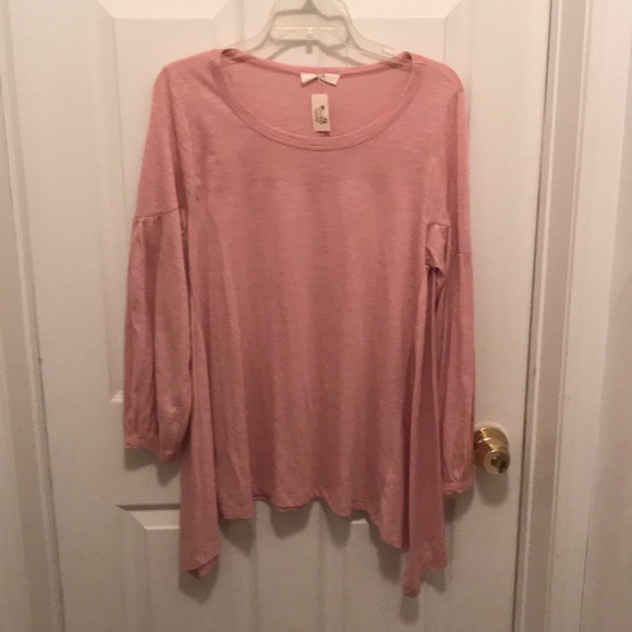 💕NWT Soft Pink Bell Sleeve Tunic 🎀 - Picture 1 of 3